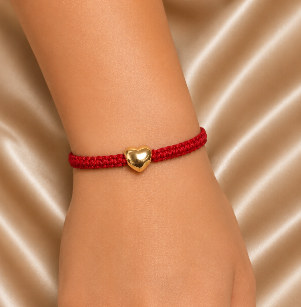 RED STRING BRACELET WITH HEART