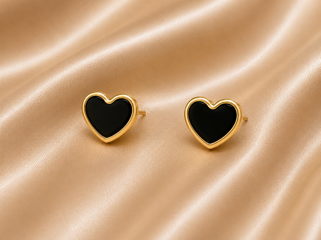 ONYX HEART EARRING